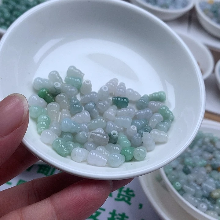 发***乐翡翠散珠翡翠52颗卡5x8