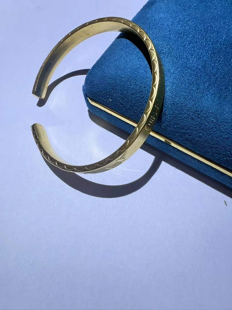 精工小众设计百搭开口手镯Ht71415