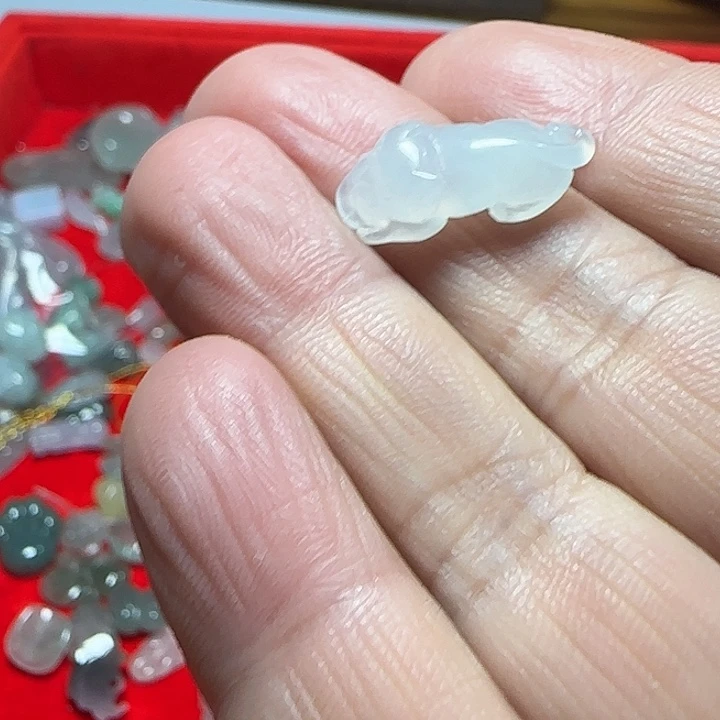 翡翠未镶嵌颈饰天然缅甸翡翠小狗