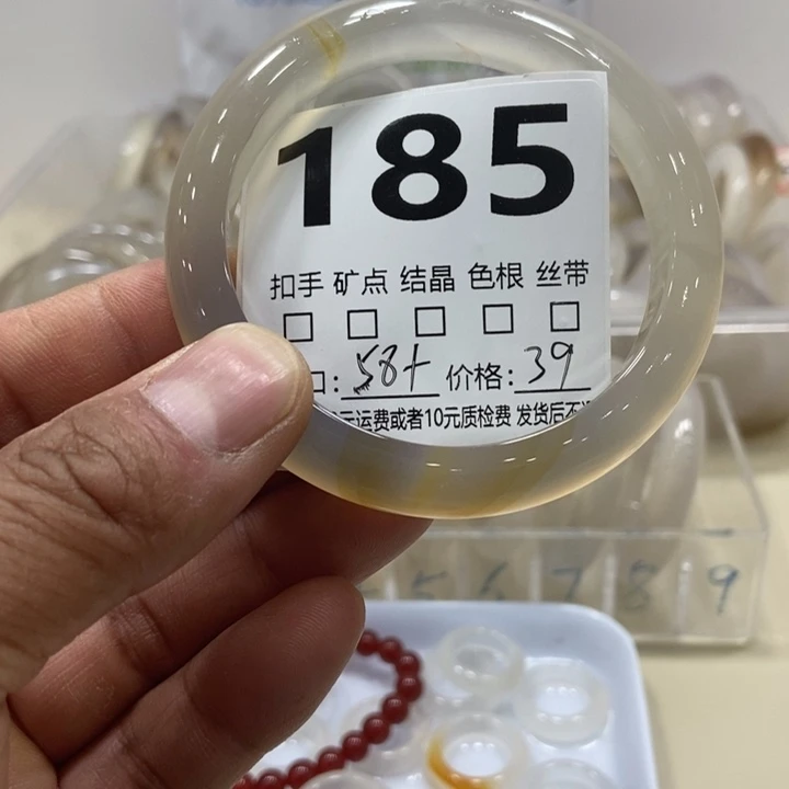 玛瑙/玉髓手镯未镶嵌赵**?