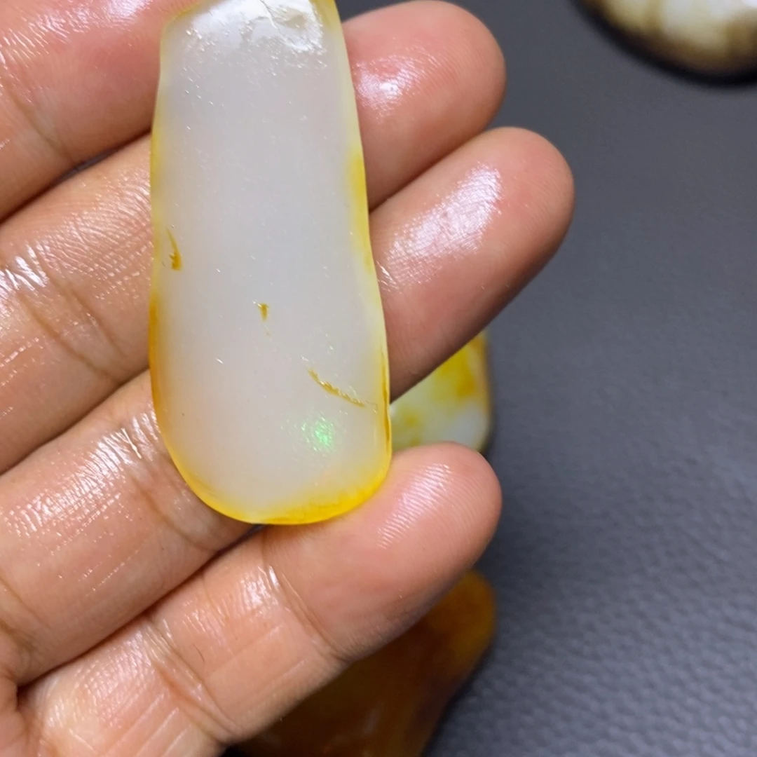 未镶嵌和田玉（糖玉）挂件