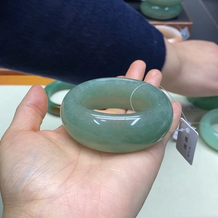 未镶嵌手镯石英质玉
