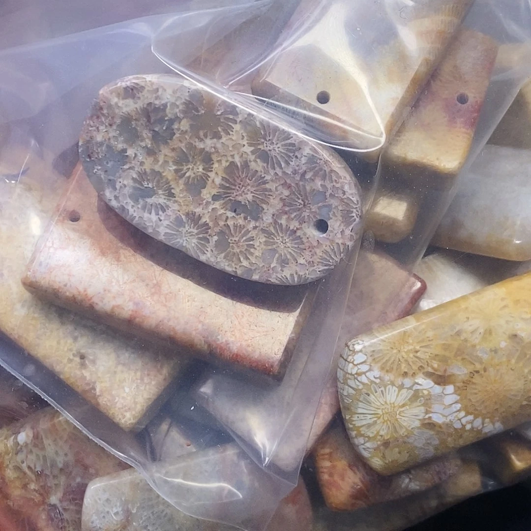 硅化玉颈饰合金呱**唧