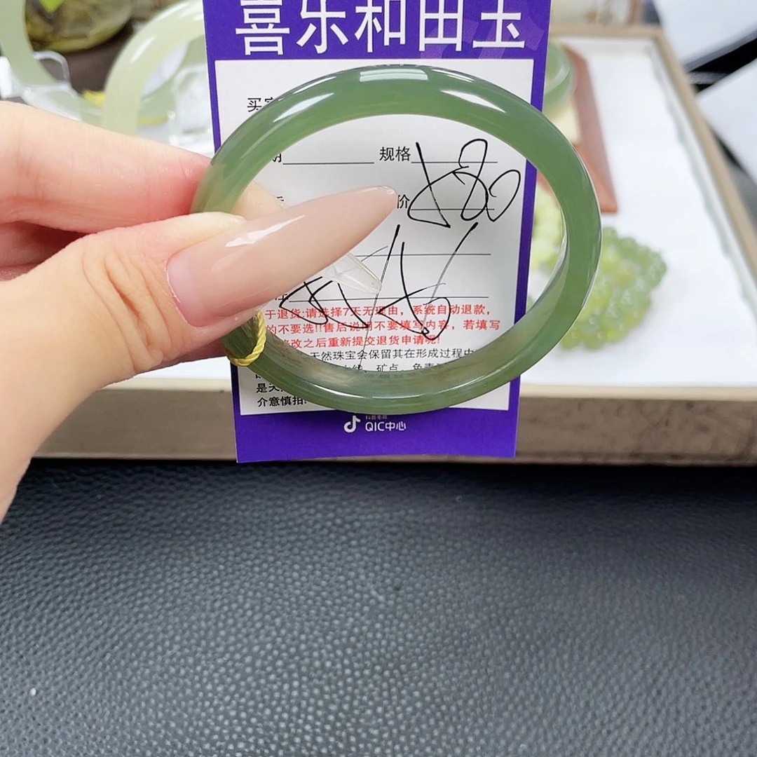 和田玉未镶嵌手镯