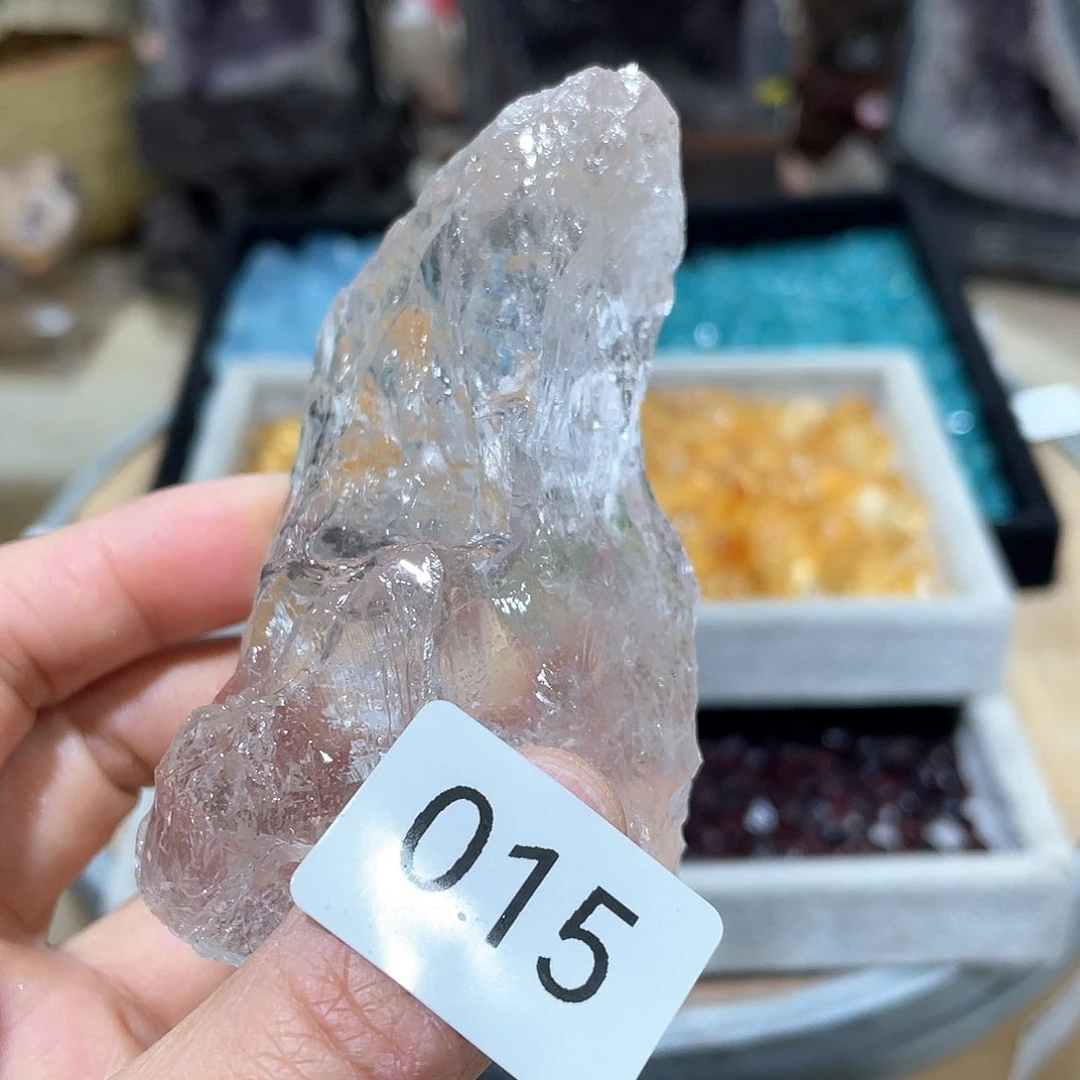 水晶摆件……未镶嵌