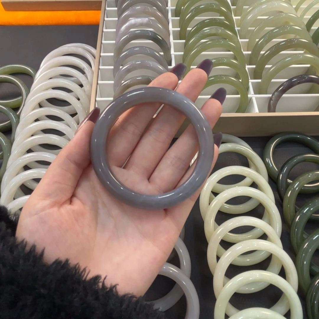 香***P和田玉未镶嵌手镯