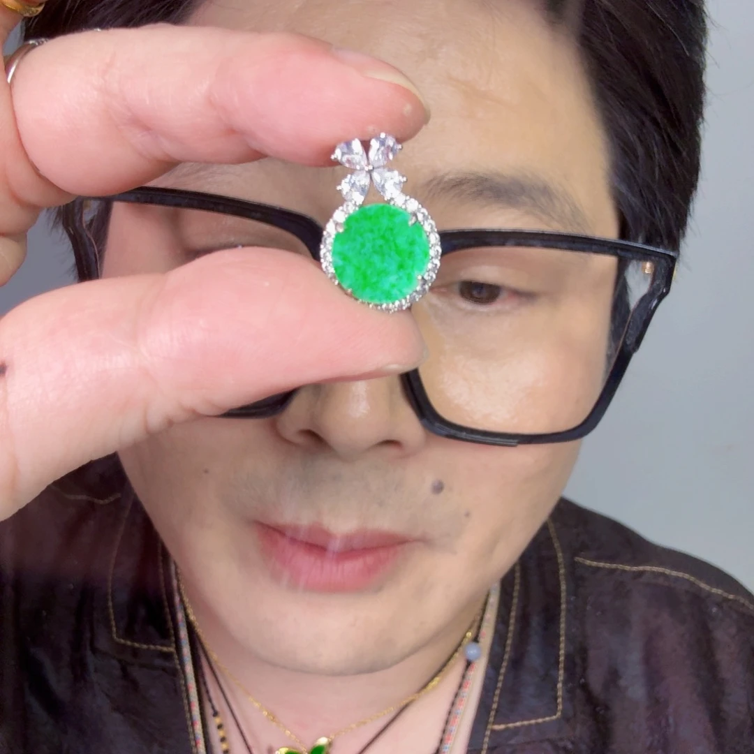 颈饰未镶嵌翡翠一件