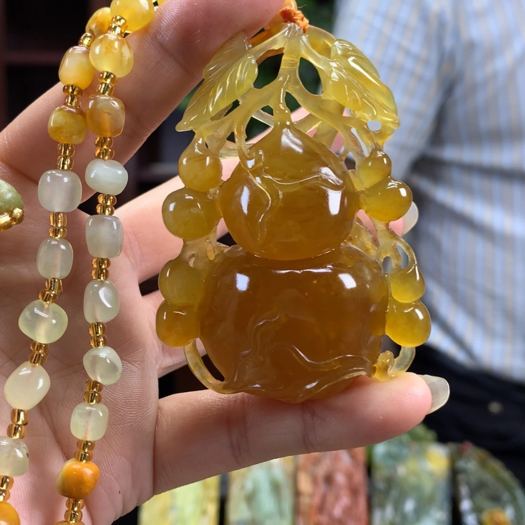 蛇纹石玉未镶嵌颈饰