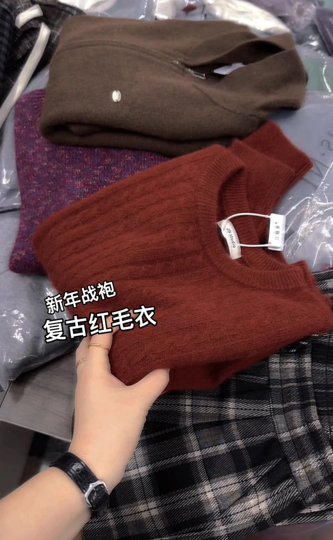 米蓝家名殿！巨好看～驼绒羊毛复古红绞花毛衣套头衫8305