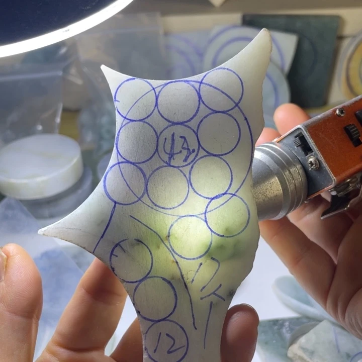 翡翠未镶嵌颈饰翡翠片料