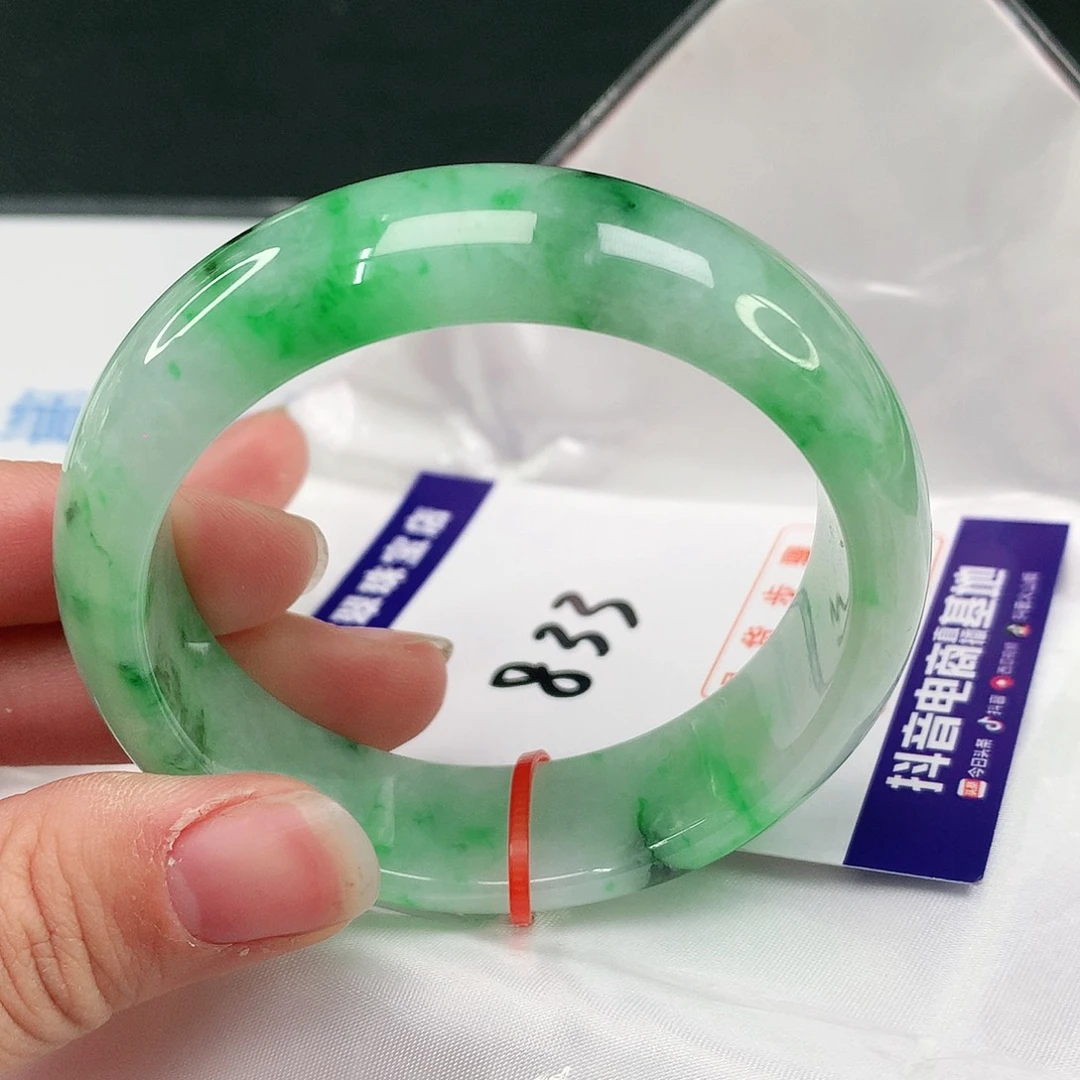 翡翠手镯未镶嵌翡翠