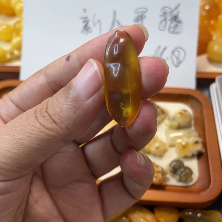 琥珀未镶嵌珠宝奇石