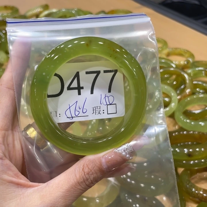 未镶嵌蛇纹石玉手镯猫*。