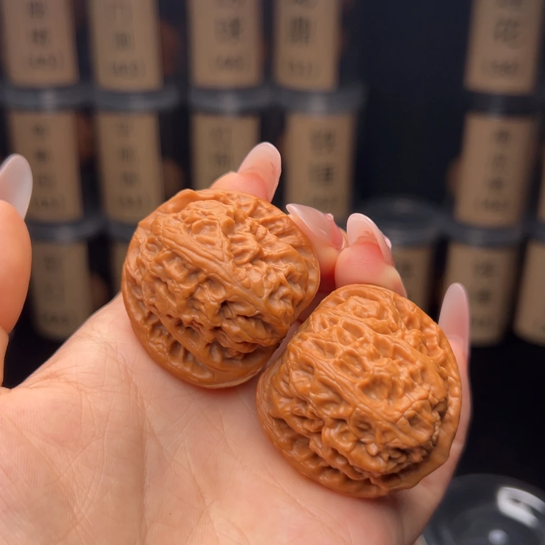 黎***起文玩核桃吊坠红锦鲤