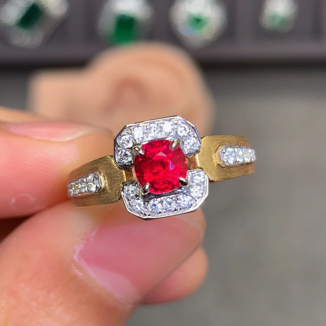 红宝石戒指18K金镶嵌
