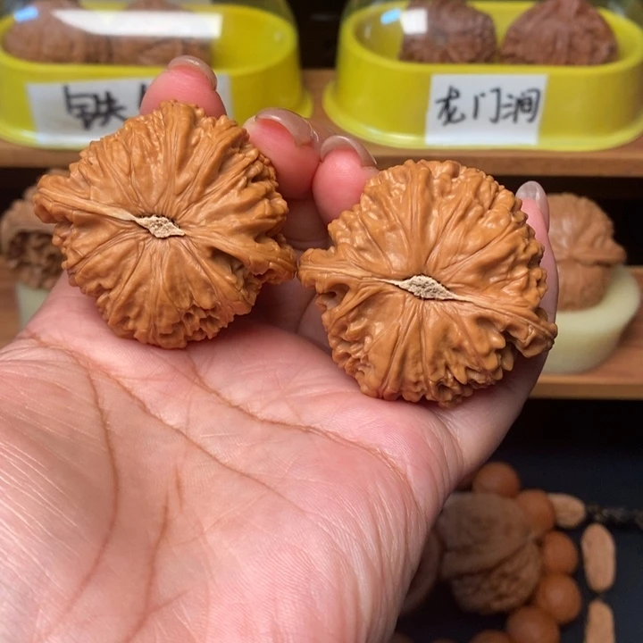 b***k文玩核桃吊坠46全品白狮子