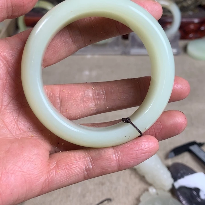 咖***尚和田玉（糖玉）未镶嵌手镯
