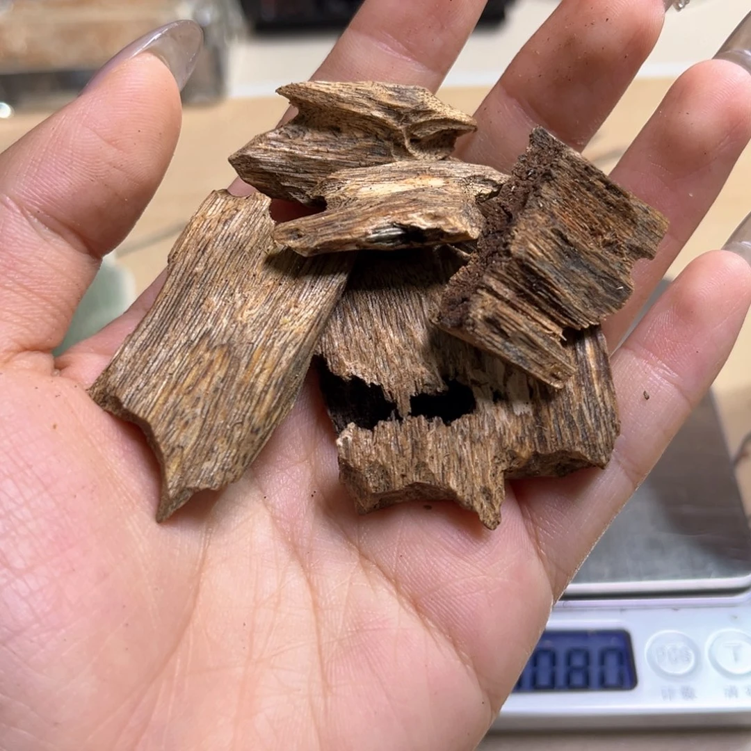 香榧木海南种植莺歌绿奇楠碎料10克