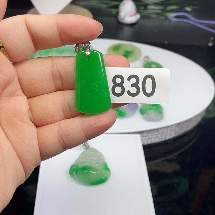 翡翠未镶嵌颈饰赠链