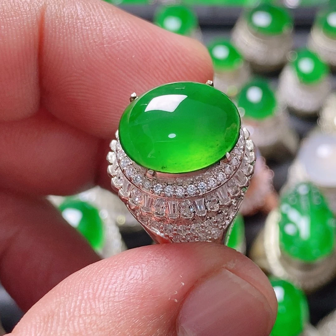 翡翠未镶嵌颈饰