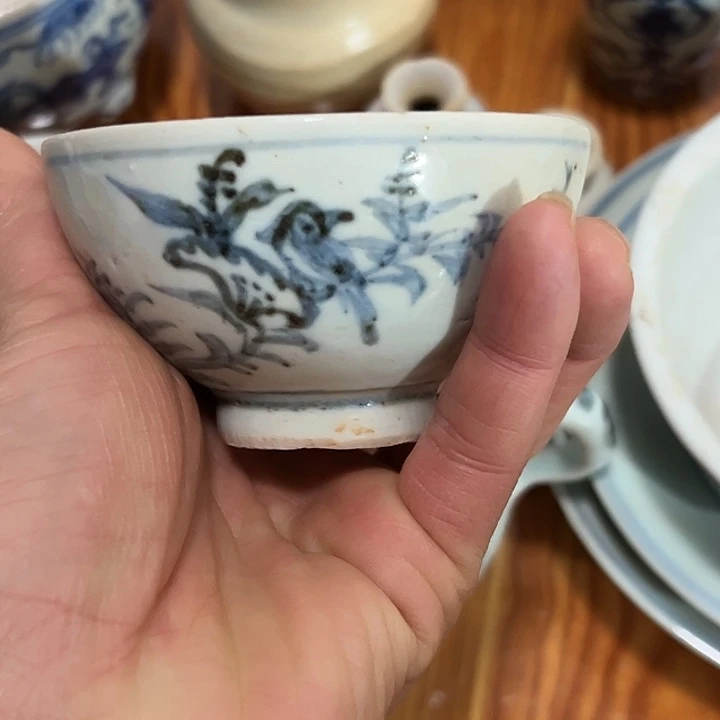 碗加*?青花文饰的一个杯子