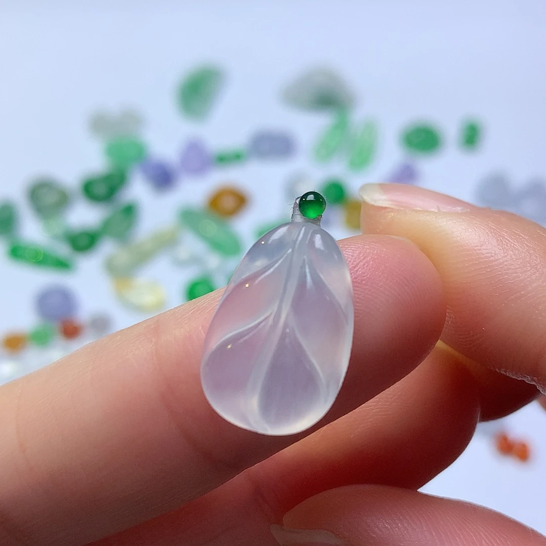 翡翠未镶嵌颈饰叶子