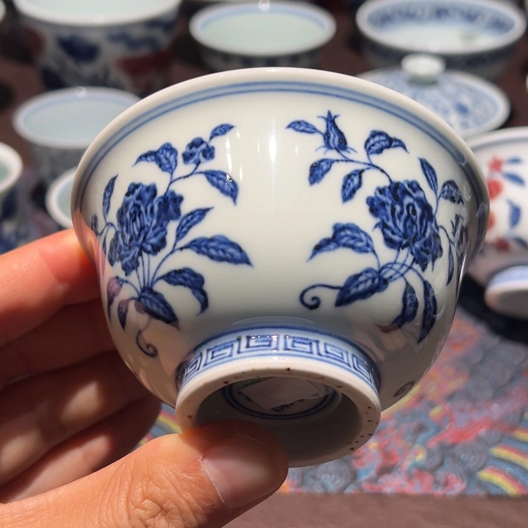 陶精品青花四面花卉压手杯口径约9.3厘米