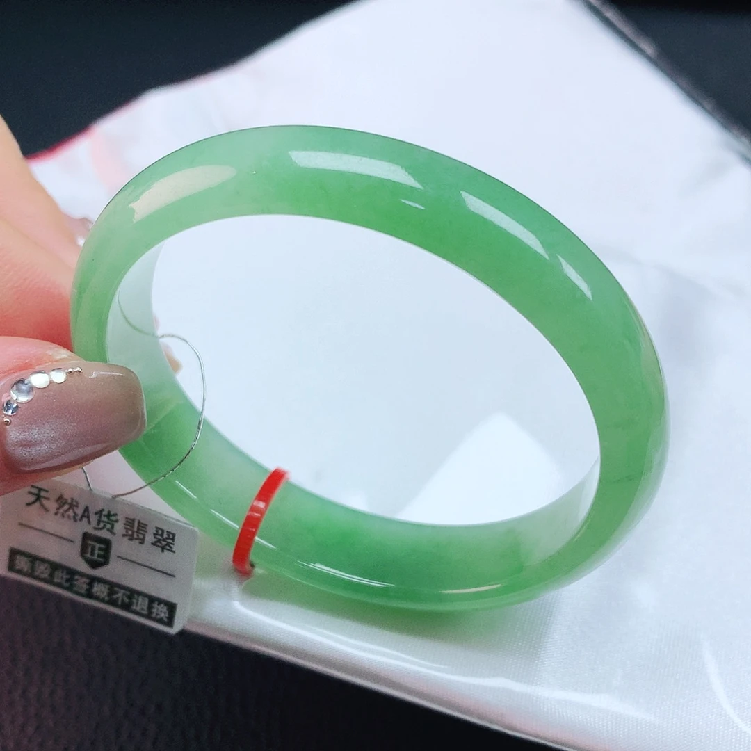翡翠手镯未镶嵌52贵