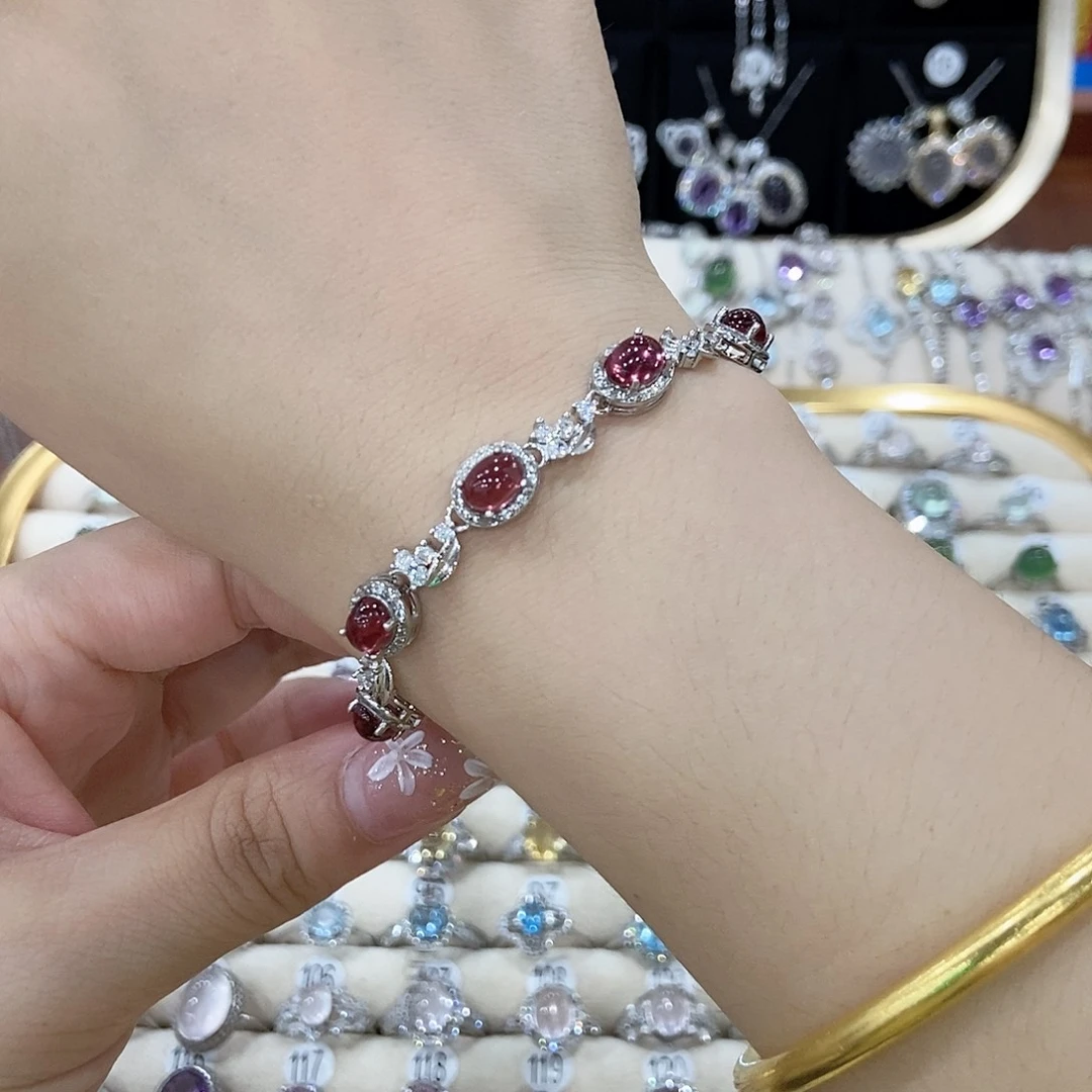 赵***儿手链银S925镶嵌石榴石
