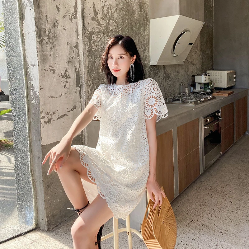 2025新款连衣裙法式夏季海边度假裙白色蕾丝温柔风镂空仙女裙f661