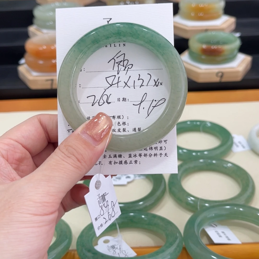 未镶嵌手镯石英质玉伊*哒