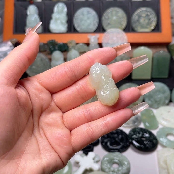 岫玉吊坠(赠链)未镶嵌5****0