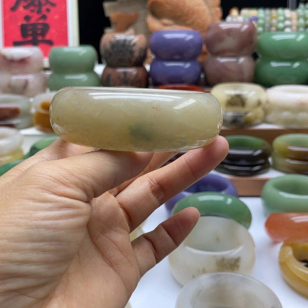 石英岩玉未镶嵌手镯