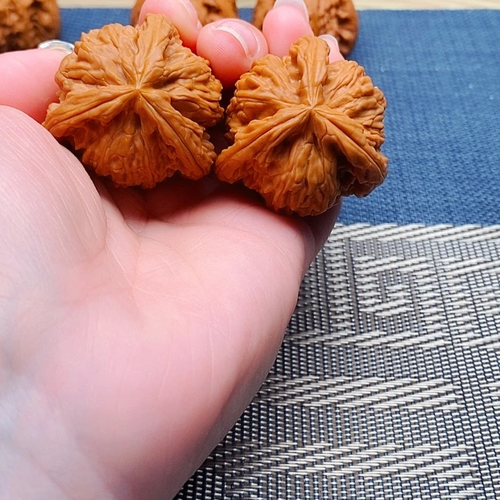 随***缘吊坠文玩核桃三棱