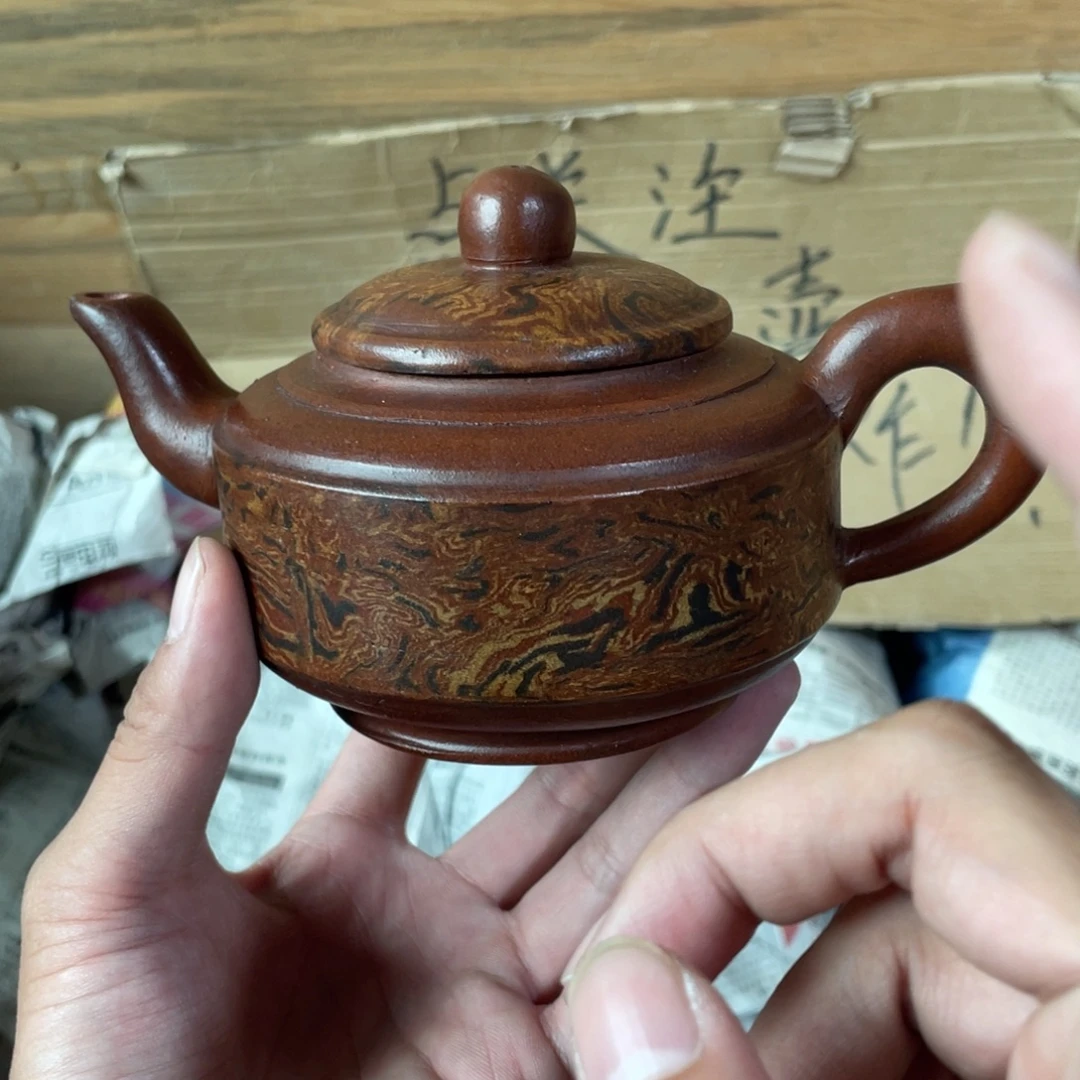 茶壶紫砂老厂紫砂壶一件。