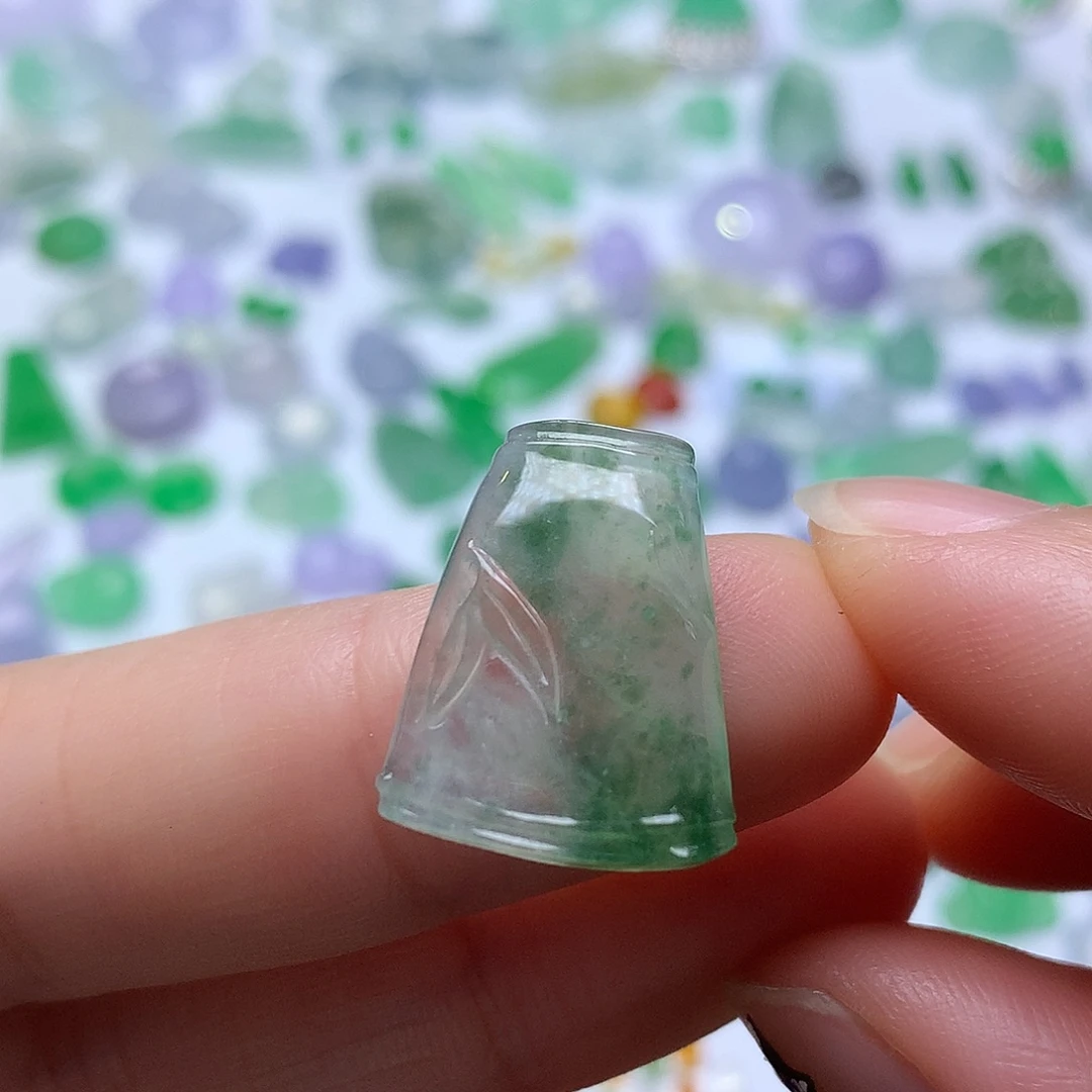 翡翠未镶嵌颈饰竹节