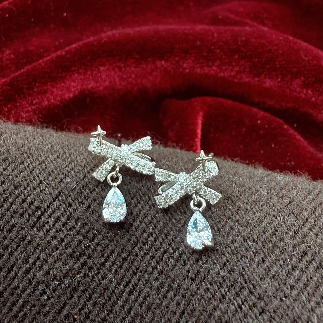 经典爆闪蝴蝶结恒星水滴耳饰