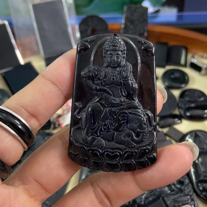 翡翠颈饰未镶嵌墨翠普贤