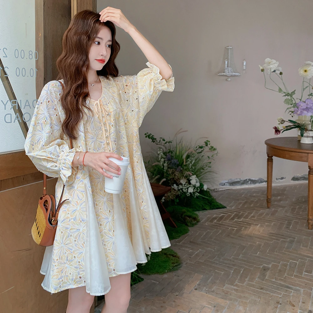 浅黄色蕾丝镂空七分袖连衣裙女2025夏季新款小个子超好看宽松裙子