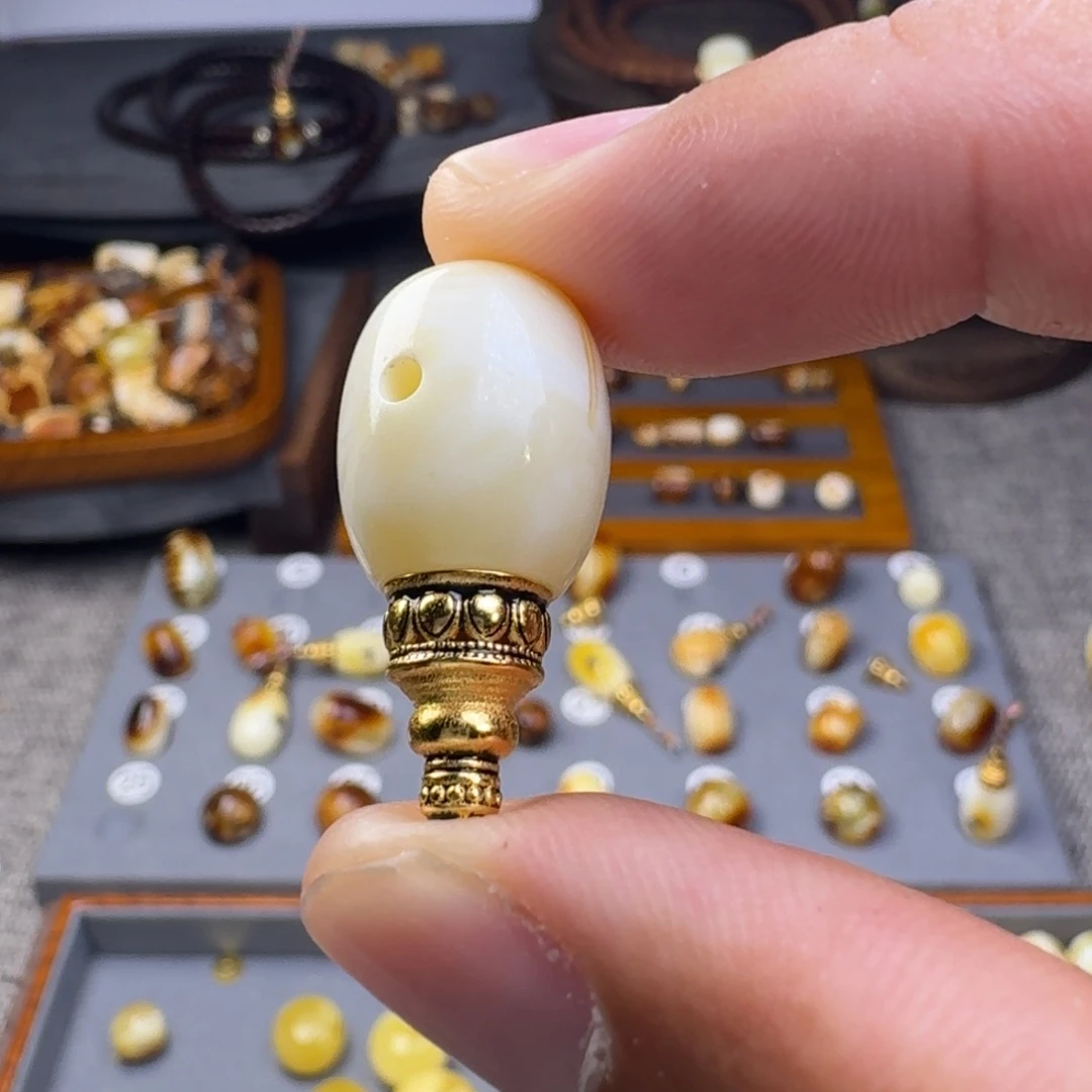 抗***绿琥珀未镶嵌裸石琥珀