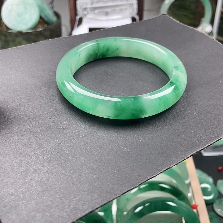 未镶嵌手镯石英质玉