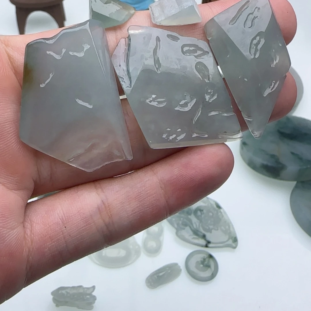 翡翠挂件未镶嵌大****人