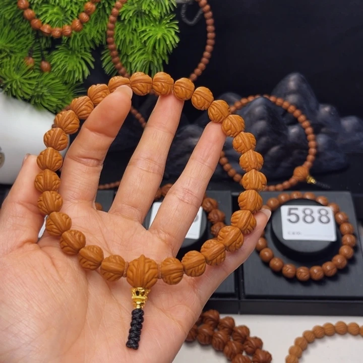 一***瞪桃核吊坠小金豆11
