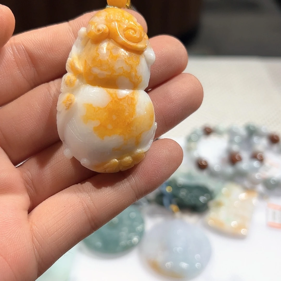 翡翠未镶嵌颈饰挂件