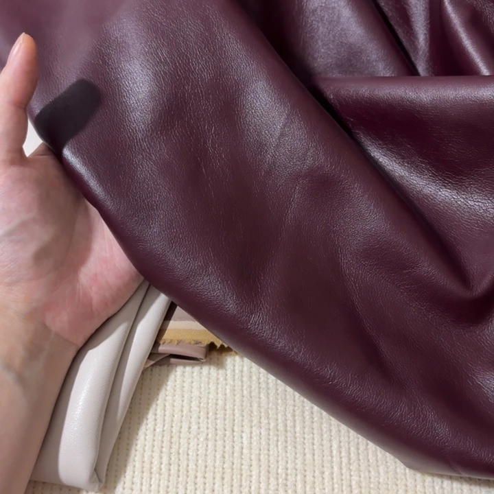 混纺紫红色高货麂皮1米。