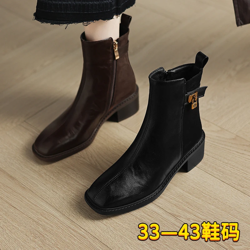 大码短靴女41到43方头短筒切尔西靴复古金属扣粗跟马丁靴女小码33