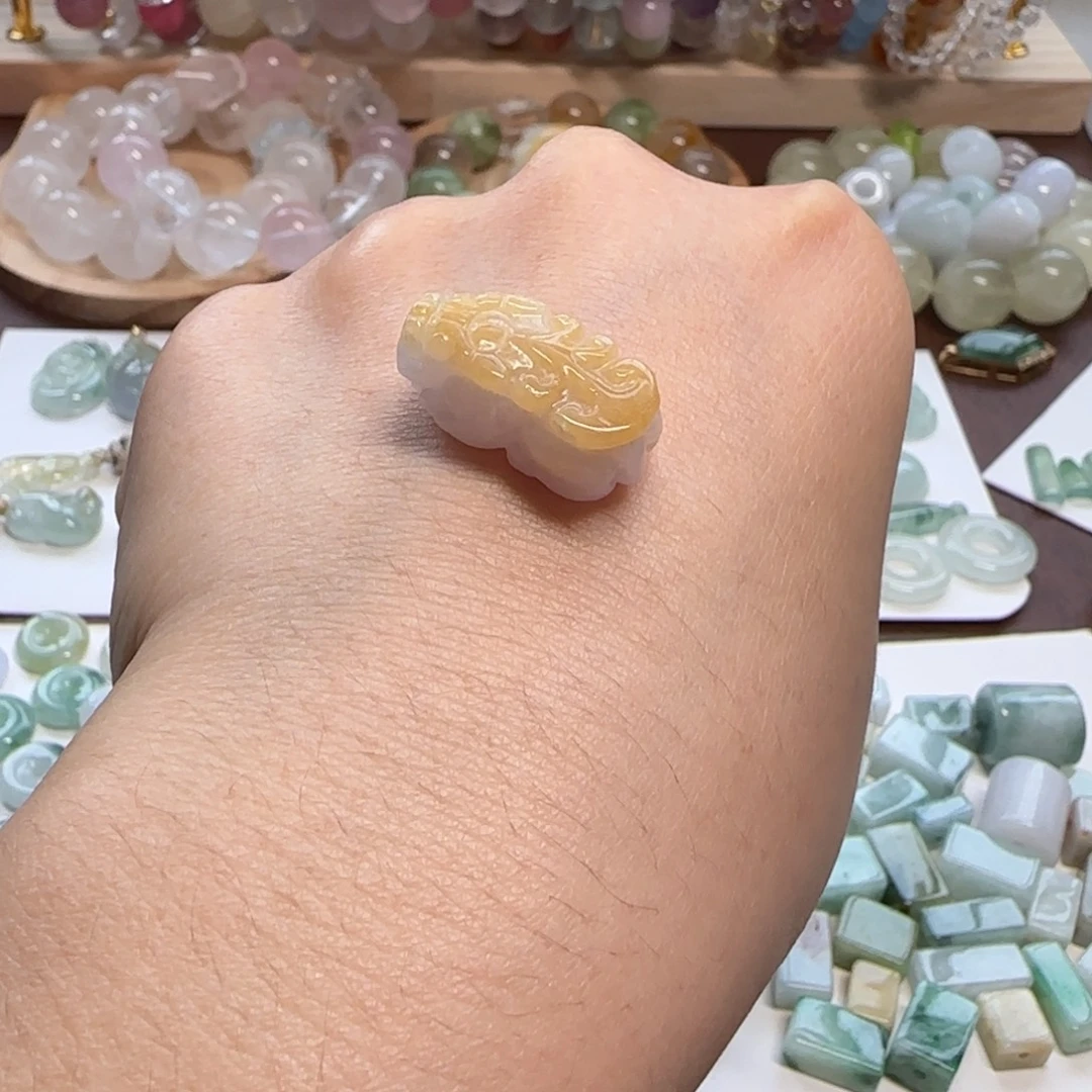 颈饰未镶嵌翡翠貔貅