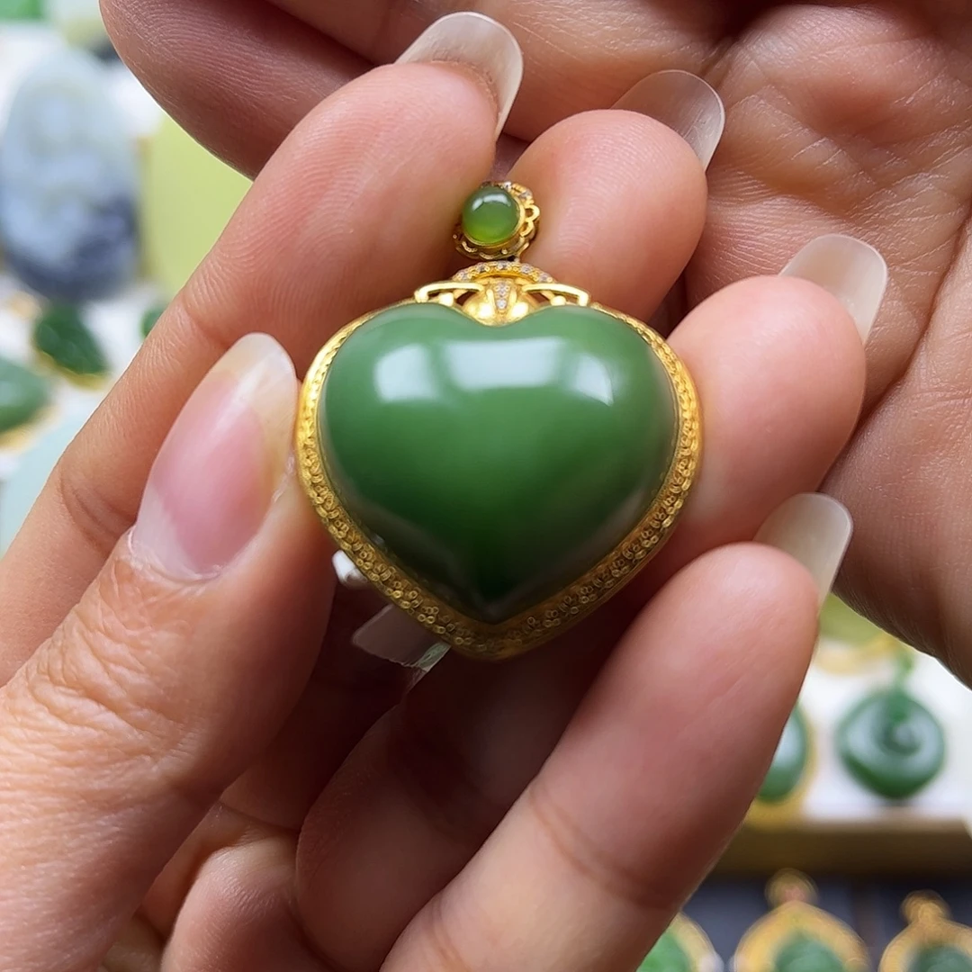 和田玉18K金镶嵌颈饰