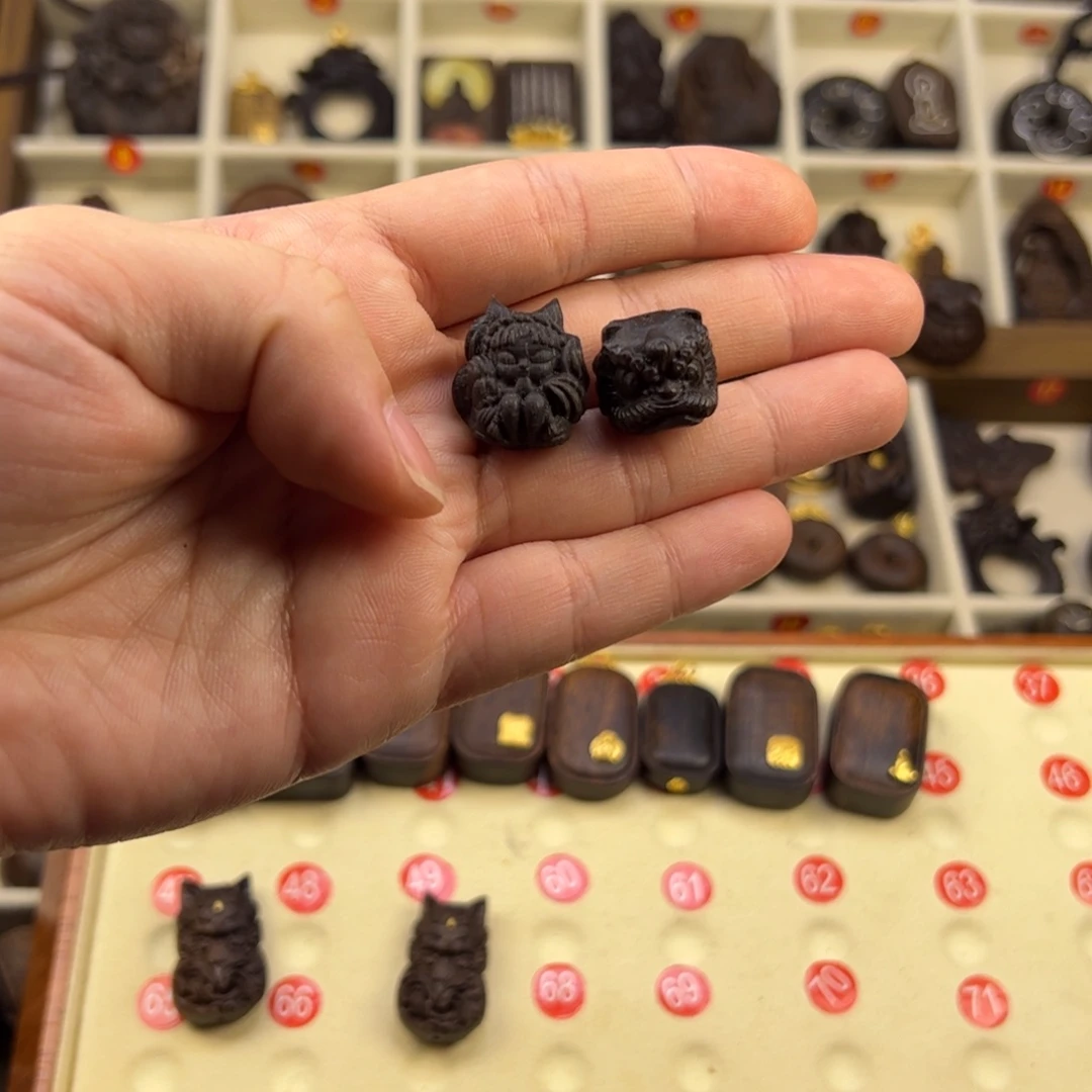 木质类凤九醒狮随行脖挂配饰