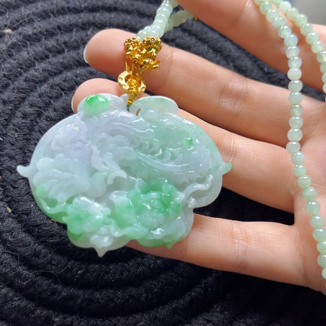 翡翠未镶嵌颈饰蝴蝶凤凰